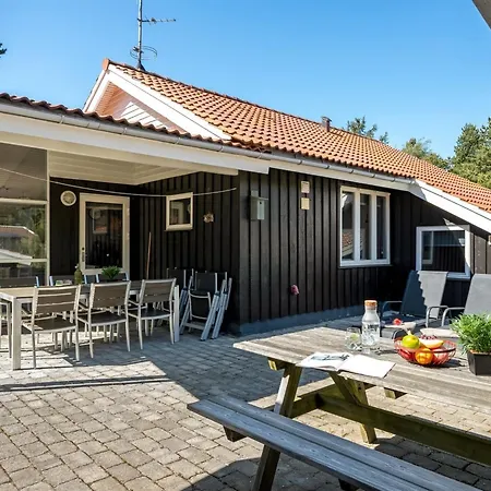 Augustine - 1-6km From The Sea By Interhome Feriehus